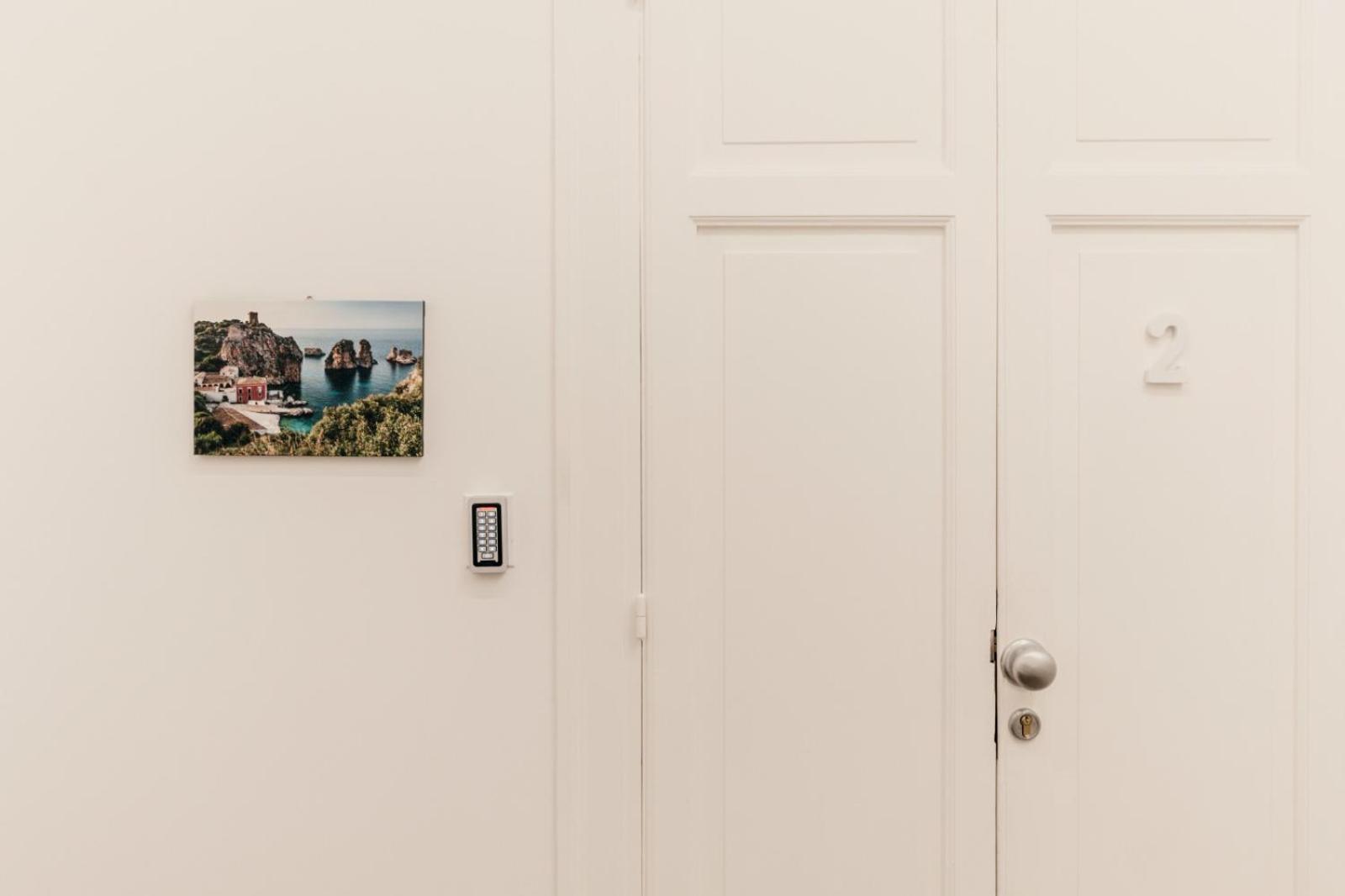 Sofia'S Central Apartment Палермо Екстериор снимка