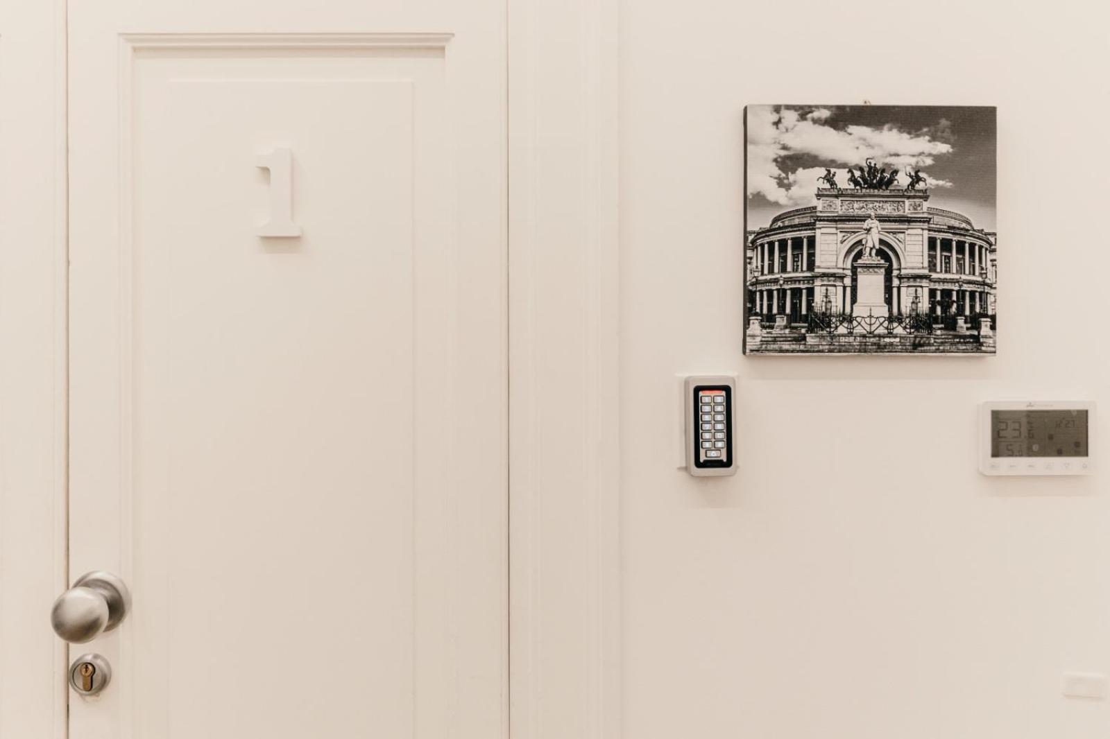 Sofia'S Central Apartment Палермо Екстериор снимка