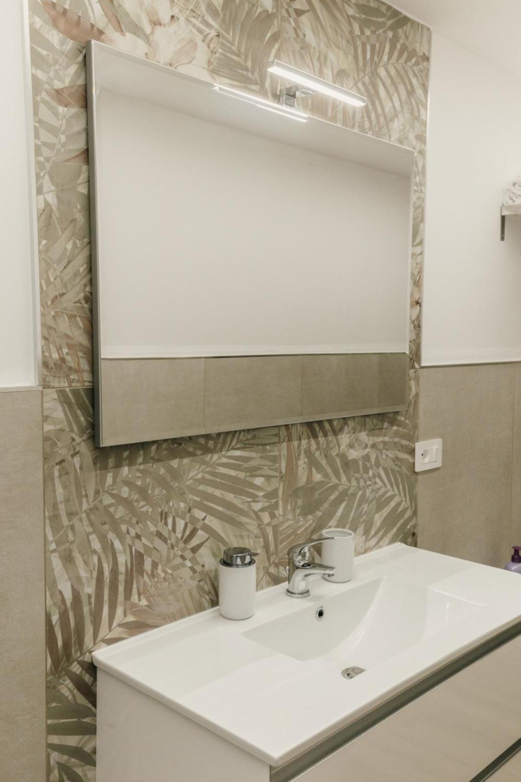 Sofia'S Central Apartment Палермо Екстериор снимка